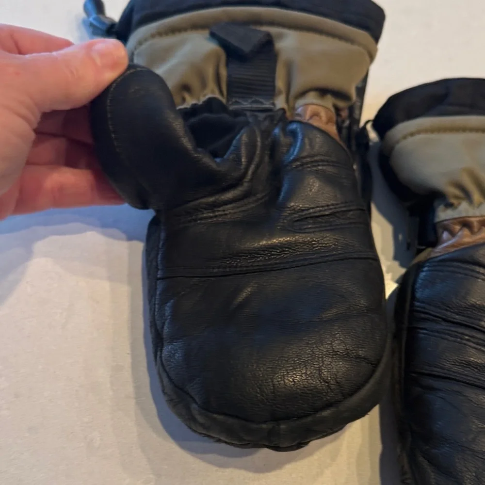 Swany Kids Mittens - Black and Tan leather palms excellent quality.